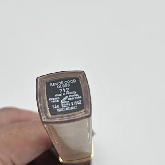 Brand new authentic Chanel lip gloss -712 MELTED HONEY - Picture 9 of 9